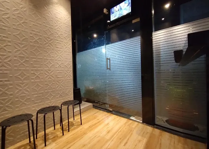 Hotel Eros - Nr Airport T2 Mumbai